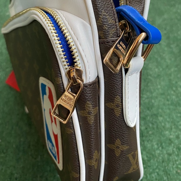 Louis Vuitton Messenger Bag - Picture 2 of 3